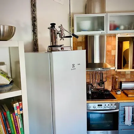 Apartment, View Over The Roofs For The Sunrise アパート